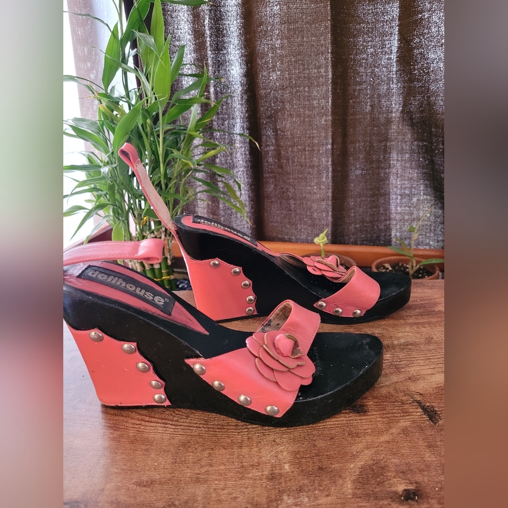 Y2K Vintage Dollhouse wooden platforms